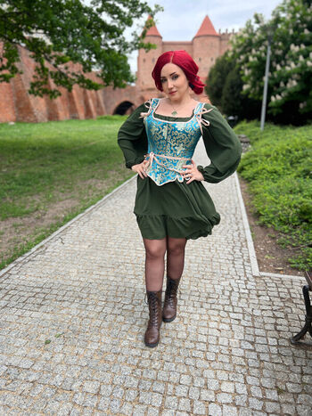 Ezy Summers Cosplay