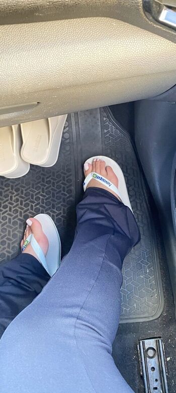 Feet Mirella