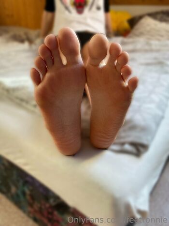Leaked Feetronnie private photo viral onlyfans