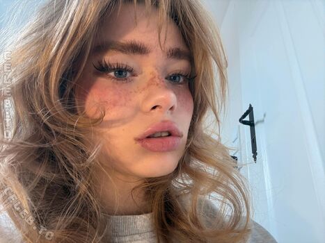 Leaked Felinenyaa private photo viral onlyfans
