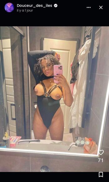 Fille Des Ile