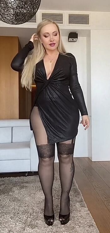 Leaked Fitcurvyanna private photo viral onlyfans
