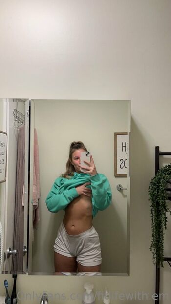 Leaked Fitlifewith em private photo viral onlyfans