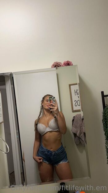 Leaked Fitlifewith em private photo viral onlyfans
