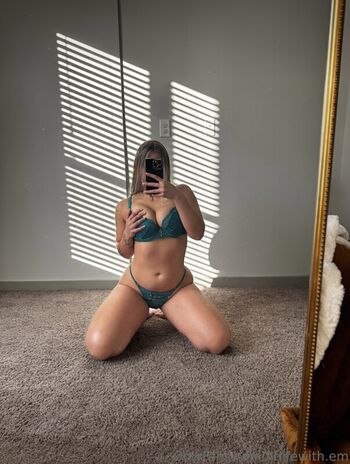 Leaked Fitlifewith em private photo viral onlyfans