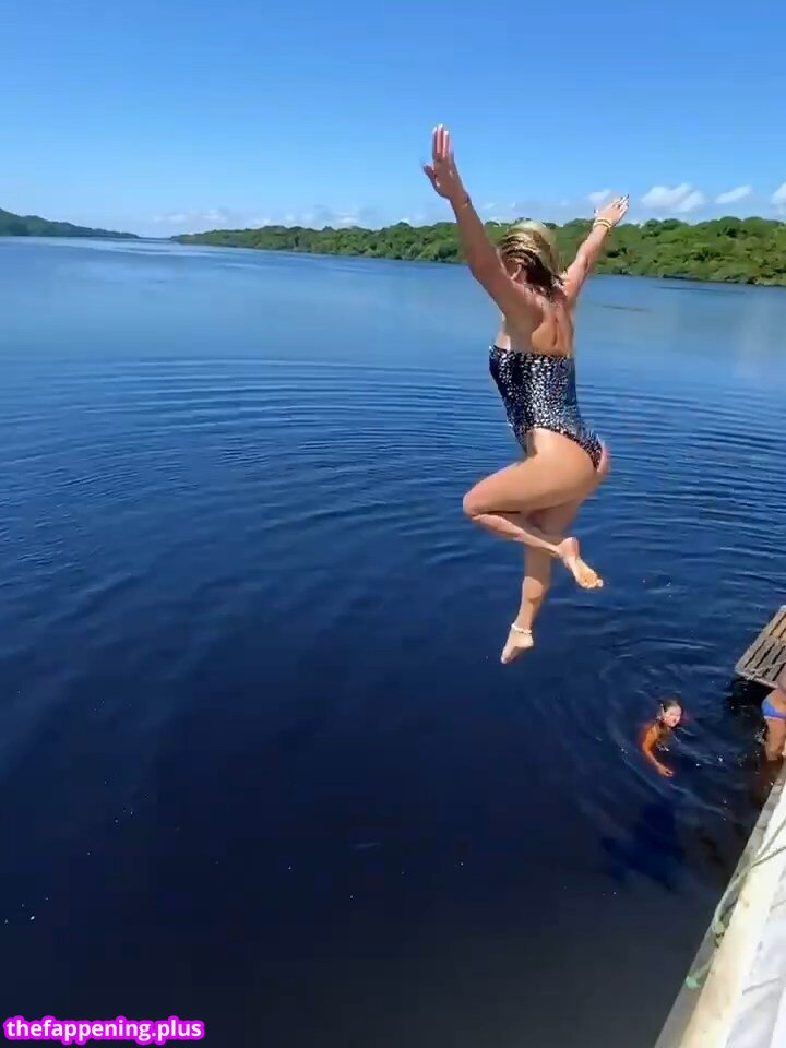 Flávia Alessandra