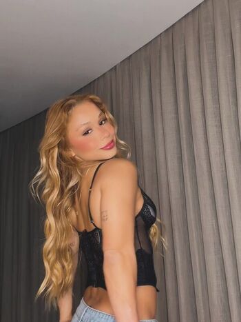 Flávia Saraiva