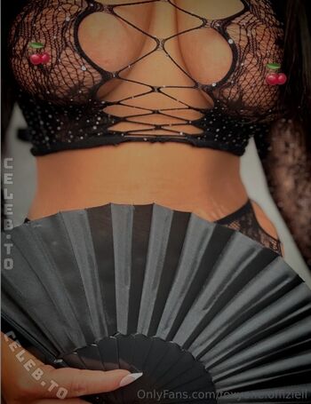 Leaked Foxyone offziell private photo viral onlyfans