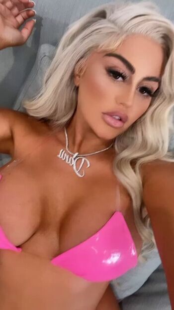 Leaked Freakyredkelsie private photo viral onlyfans