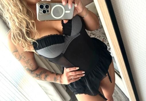 Leaked Giollia glam private photo viral onlyfans