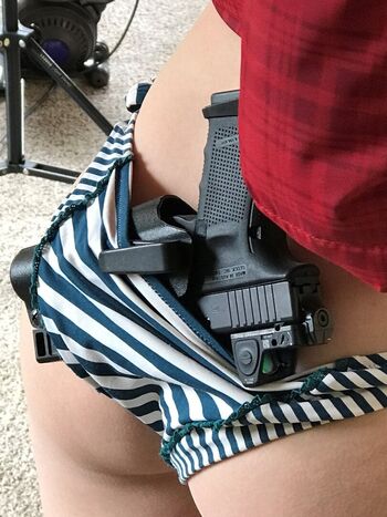 Leaked Girls with guns private photo viral onlyfans