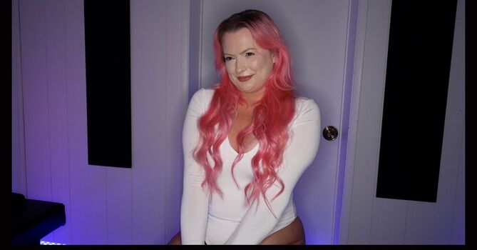 Gloryhole Swallow