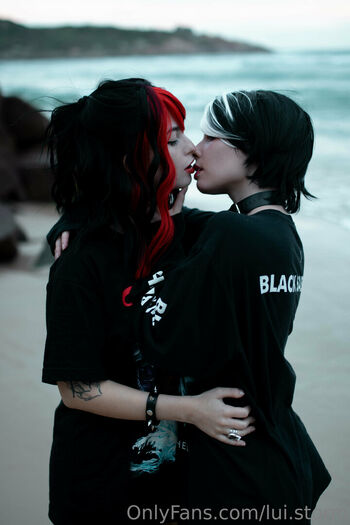 Goth.anime.girlfriend