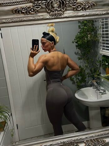 Leaked Gym booty bubble butts  page private photo viral onlyfans