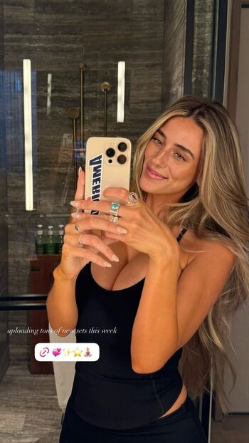 hadelinemope / Maddie Hope