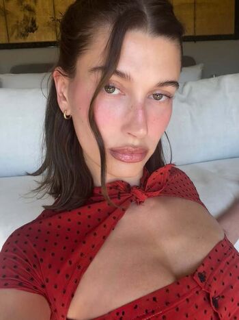 Hailey Baldwin Bieber