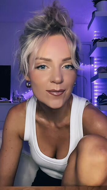 Leaked Hailey malles page private photo viral onlyfans
