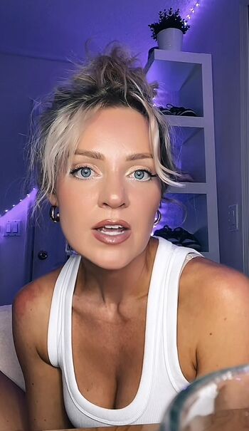 Leaked Hailey malles private photo viral onlyfans