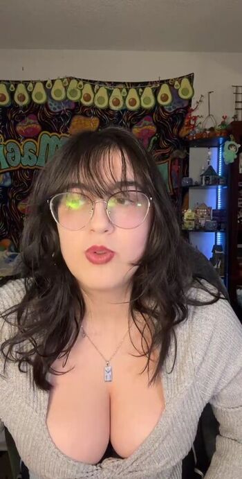 Leaked Haileyavocad private photo viral onlyfans