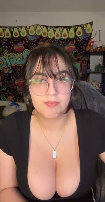 Leaked Haileyavocad private photo viral onlyfans