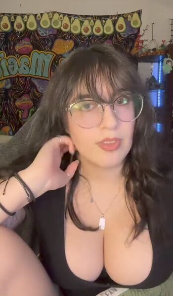 Leaked Haileyavocad private photo viral onlyfans
