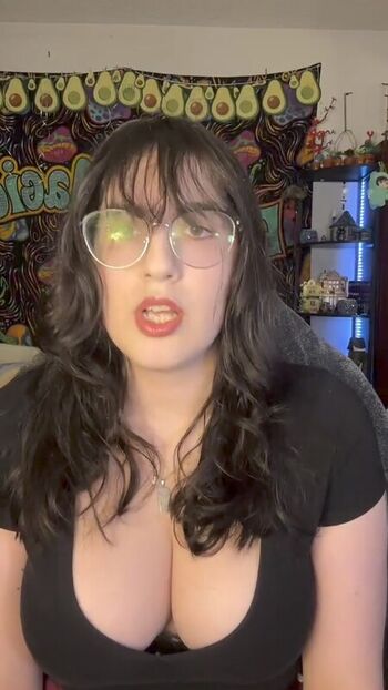 Leaked Haileyavocad private photo viral onlyfans