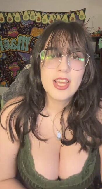 Leaked Haileyavocad private photo viral onlyfans