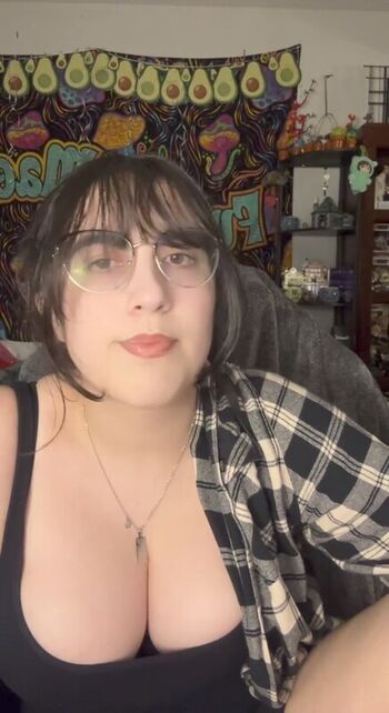 Leaked Haileyavocad private photo viral onlyfans