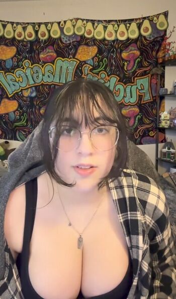 Leaked Haileyavocad private photo viral onlyfans