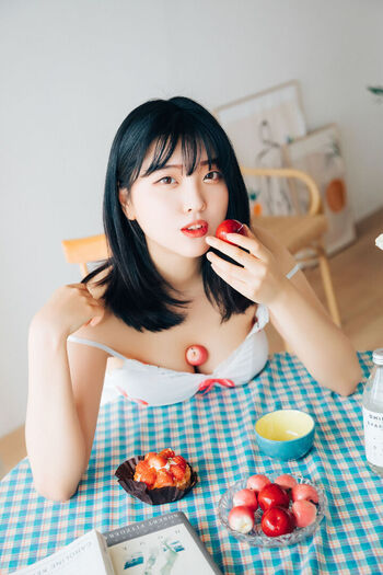 Hana Song