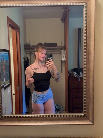 hannah_inthegym