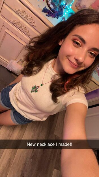 Leaked Hannahsbananax private photo viral onlyfans