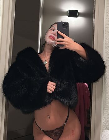 Leaked Hehatesmilaa private photo viral onlyfans