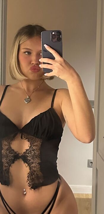 Leaked Hehatesmilaa private photo viral onlyfans