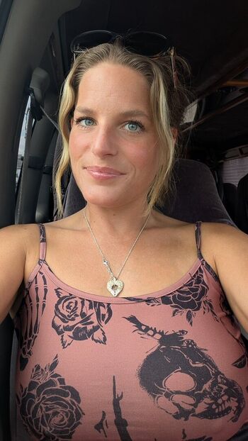 Hellahotwife