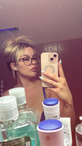 Leaked Hellybunny private photo viral onlyfans
