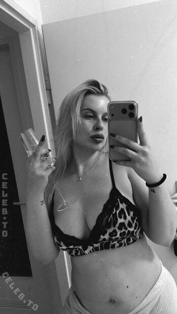 Leaked Hellybunny private photo viral onlyfans