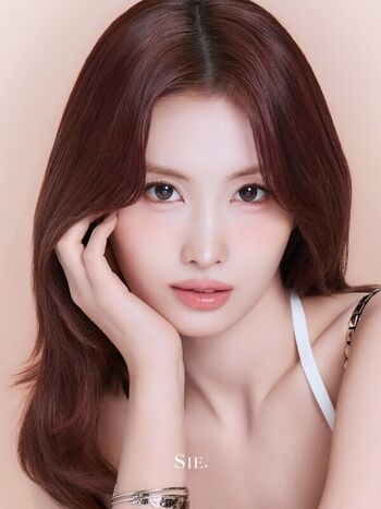 Hirai Momo