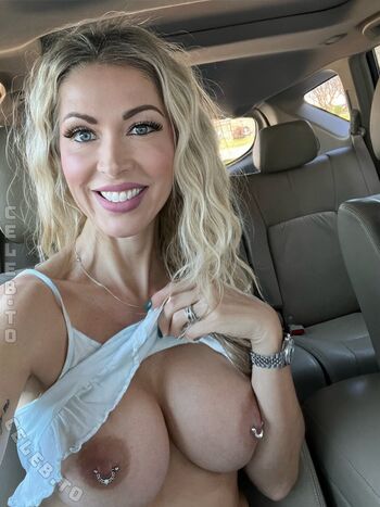 Leaked Holly hotwife private photo viral onlyfans