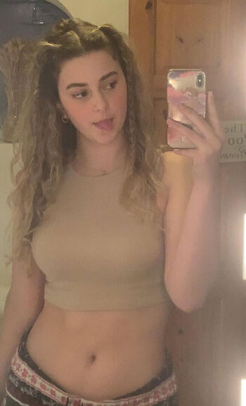 Leaked Holly mckenzie private photo viral onlyfans