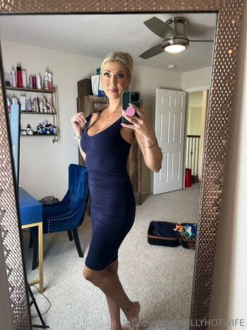 hollyhotwife