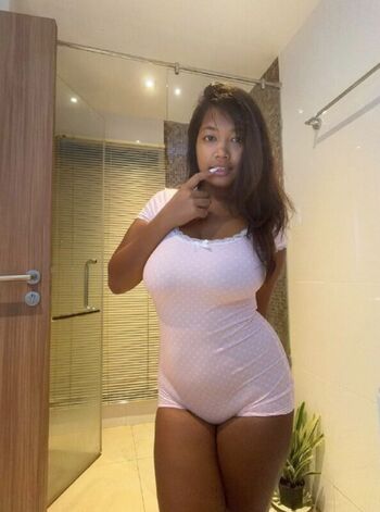 Leaked Honey kanyarat private photo viral onlyfans