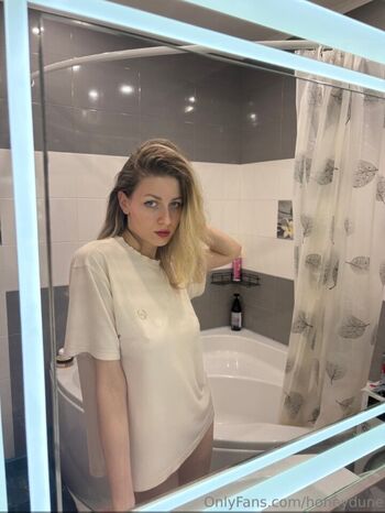 Leaked Honeydune private photo viral onlyfans
