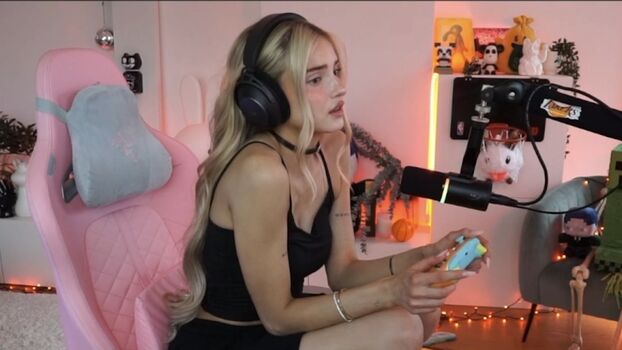 Leaked Honeypuu  page private photo viral onlyfans