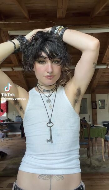 Leaked Honeyyymoss private photo viral onlyfans