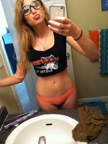 Hooters Girls