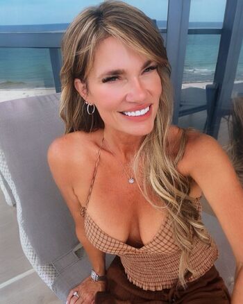 Hot_Wife_Amber