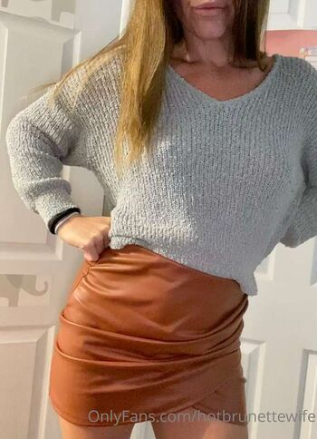 Leaked Hotbrunettewife page private photo viral onlyfans