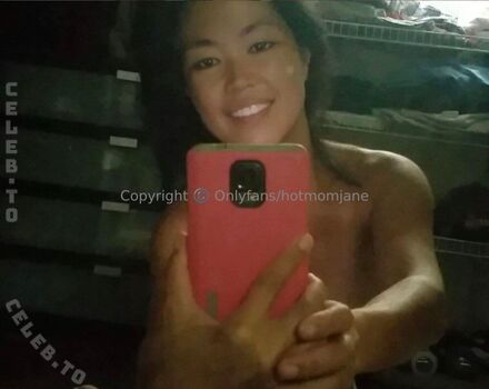 Hotmomjane