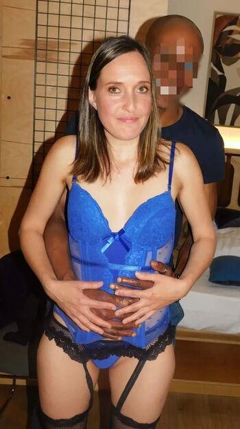 Leaked Hotwife private photo viral onlyfans